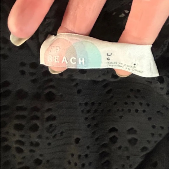 Free People Beach Free To Be Off The Shoulder Black Eyelet Top Women's Large - Picture 4 of 4